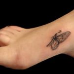 Tatuaj fluture picior