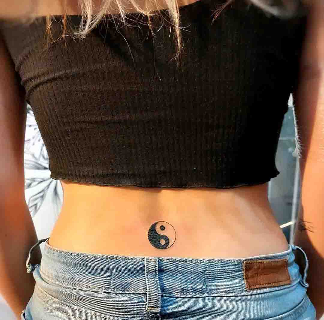 Tatuaj yin si yang lombar
